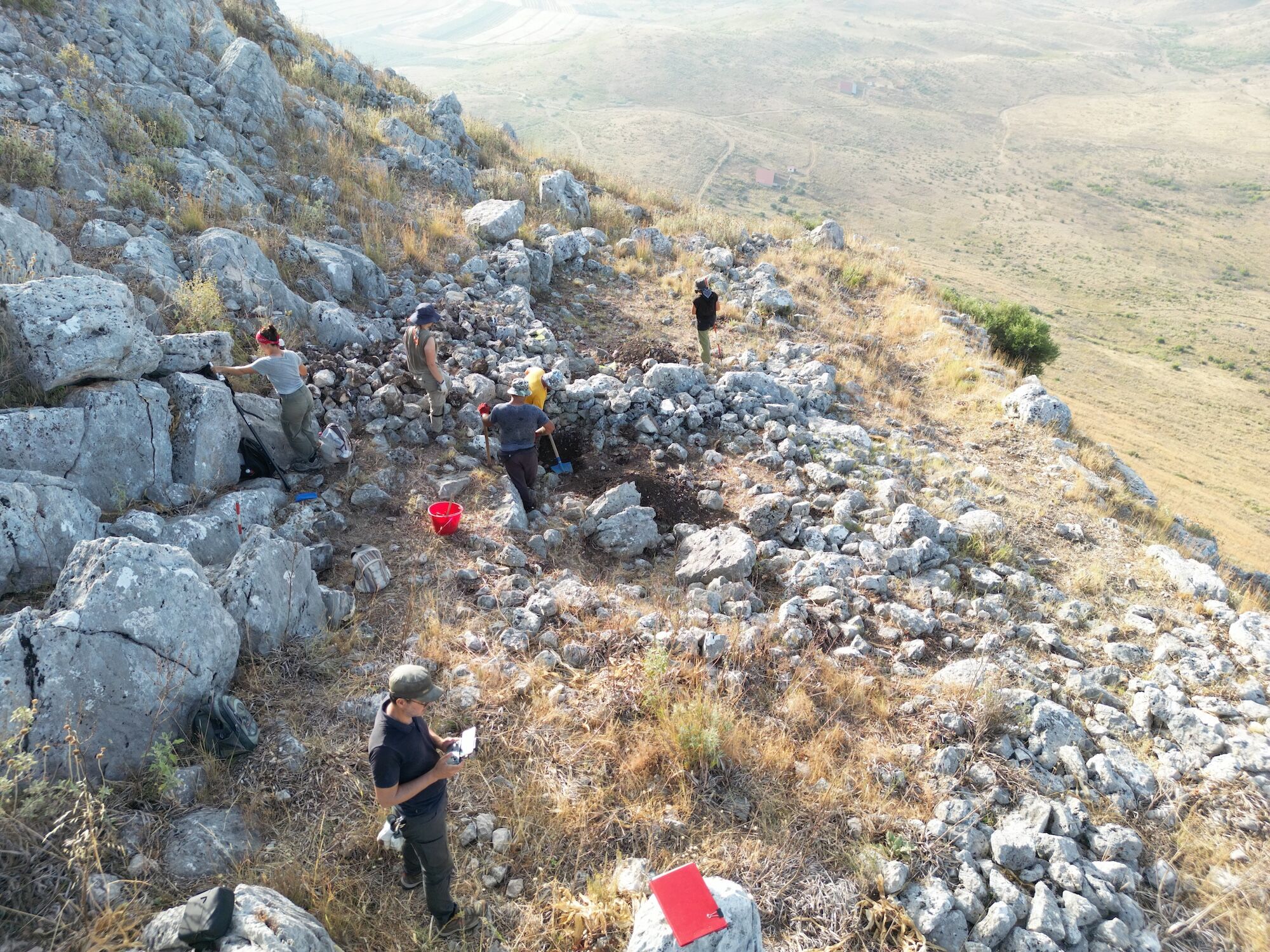 2024. Momenti di scavo in sommità